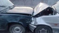 85-летний водитель жигулей в Черкесске потерял сознание и врезался в «Ладу»