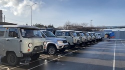 Более 20 машин повышенной проходимости передали со Ставрополья участникам СВО — видеосюжет