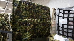 Бойцы СВО подарили волонтёрам Предгорья станок для плетения маскировочных сетей