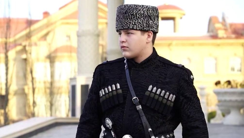 Глава Чечни поздравил сына-орденоносца Адама Кадырова с совершеннолетием