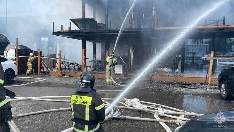 Пожар в здании рядом с аэропортом Минвод локализовали