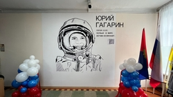 В ипатовской школе №6 торжественно открыли мурал, посвящённый Юрию Гагарину