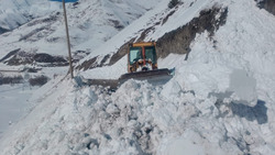 Лавина накрыла дорогу в Дагестане