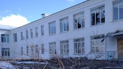 В сельской школе на Ставрополье меняют окна после падения дерева