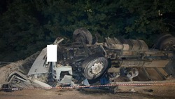 Молодая женщина погибла после столкновения КамАЗа с Nissan на трассе Ставрополья