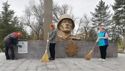 Воинский мемориал в Кировском округе привели в порядок в рамках всероссийской акции