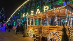 Подарки за лучшие новогодние украшения на витринах получили заведения Ставрополя