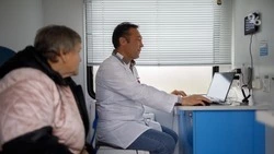 Мобильная бригада врачей осмотрела жителей посёлка в Предгорном округе 