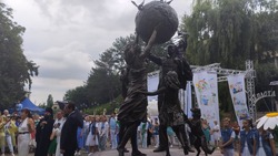 Новую скульптурную композицию открыли в Кисловодске в День семьи, любви и верности