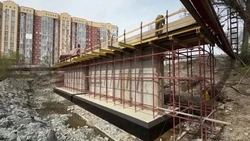 В Пятигорске продолжают ремонт моста через реку Подкумок