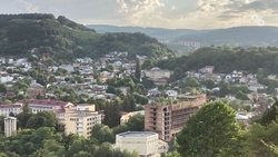 У городских школ в Кисловодске 25 мая перекроют движение транспорта