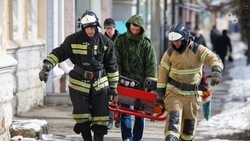 На Ставрополье пожарные спасли упавшую в подвале женщину