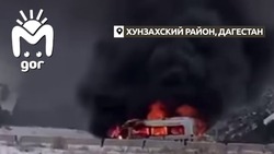Туристический автобус сгорел в Дагестане