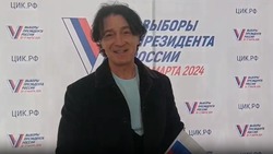 Актёр Эвклид Кюрдзидис поддержал избирателей на одном из участков Ессентуков
