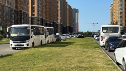 Припаркованные автобусы мешают жильцам многоэтажек на юге Ставрополя