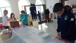 Дети Георгиевского округа помогают в отправке посылок участникам СВО 