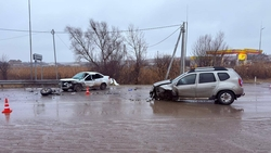 Четыре человека пострадали в лобовом столкновении на трассе под Пятигорском