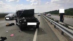 На Ставрополье водитель Mercedes вылетел через лобовое стекло и погиб