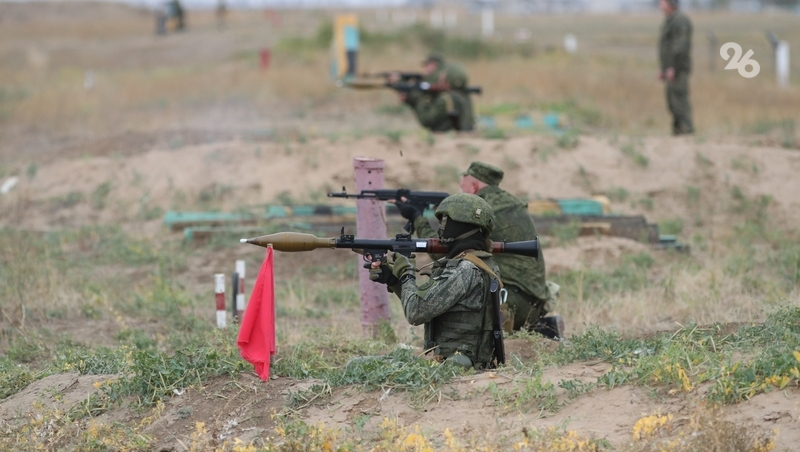 Минобороны России опубликовало ролик об идущих с молитвами в бой военных 