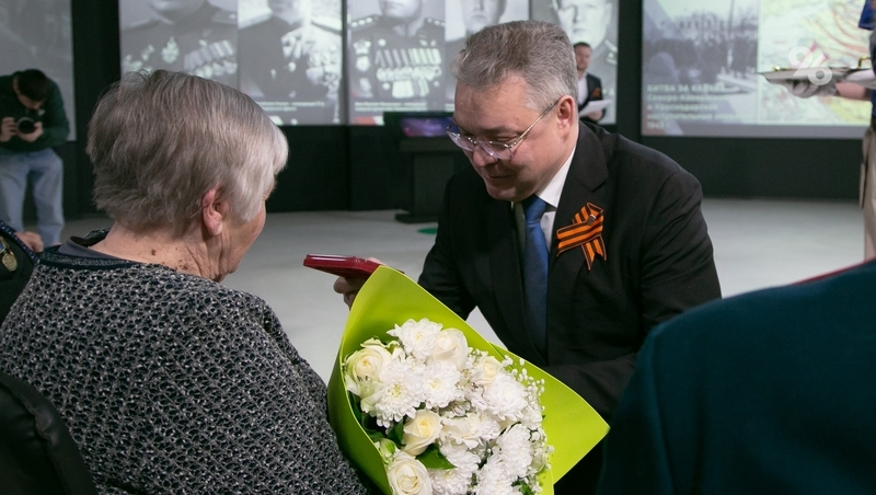 «Трудиться, любить и защищать Родину»: на Ставрополье губернатор вручил ветеранам медали в честь 80-летия Победы