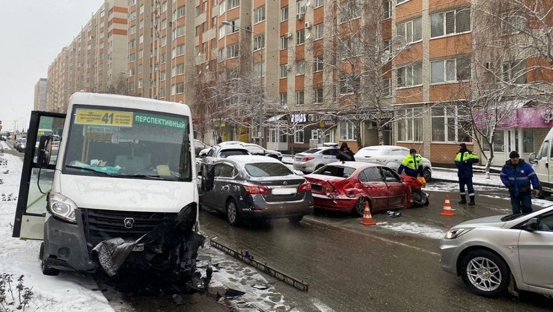 Пассажира маршрутки госпитализировали после ДТП на юге Ставрополя 