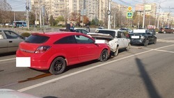 Начинающий водитель устроила тройное ДТП в Ставрополе