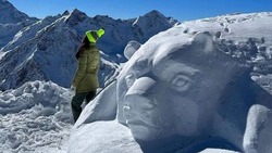 Выставку огромных снежных фигур на Эльбрусе посетили более пяти тысяч туристов