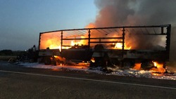 КамАЗ сгорел на трассе в Изобильненском округе