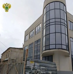 Незаконно построенное здание в центре Ставрополя снесут по иску прокуратуры