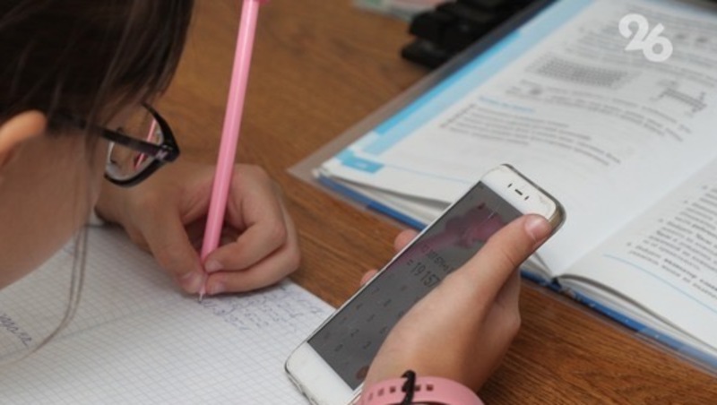 Закон о запрете использования телефонов на уроках приняли в Госдуме РФ
