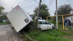 Два человека пострадали в аварии с перевернувшейся «Газелью» на Ставрополье