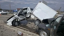 Четыре человека пострадали в ДТП с пикапом и легковушкой в Георгиевске