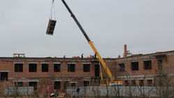 Партдесант проинспектировал строительство поликлиники в Арзгире