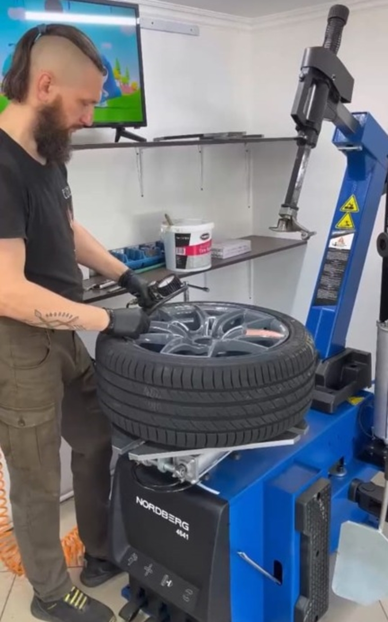 Житель Михайловска открыл шиномонтаж благодаря соцконтракту