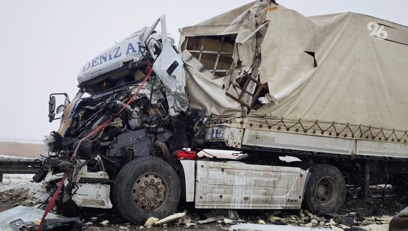 Две фуры столкнулись на федеральной трассе «Кавказ» под Невинномысском 