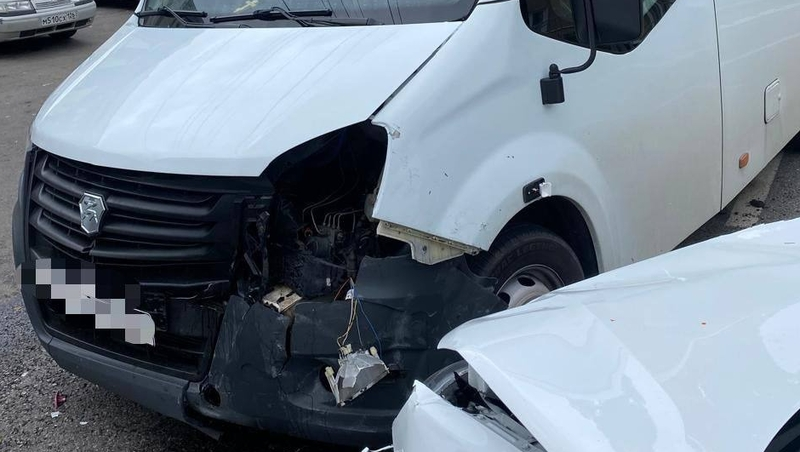 Двое пожилых пассажиров маршрутки пострадали в тройном ДТП в Ставрополе