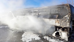 Экскурсионный автобус сгорел на въезде в Кисловодск