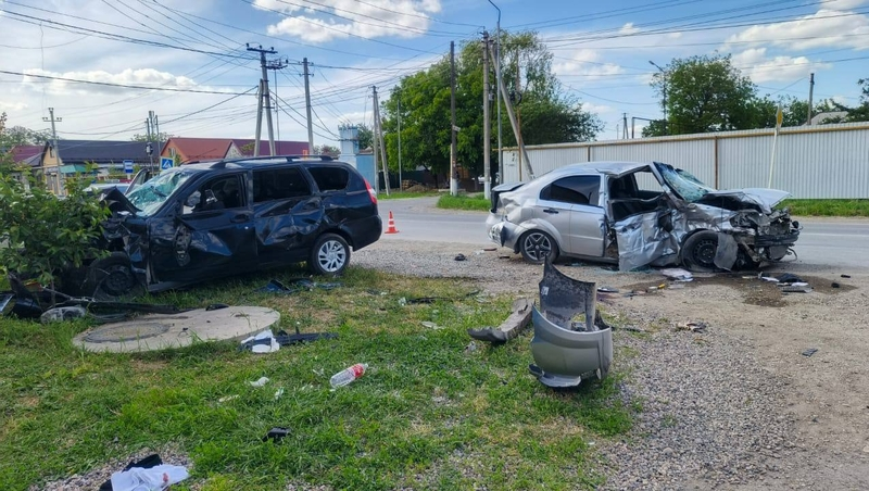 Два человека погибли, трое ранены после ДТП в Георгиевском округе