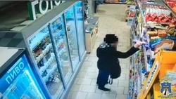 Рецидивист в Ессентуках две недели крал из магазинов одежду, алкоголь и сладости