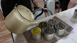 Воспитанники ставропольского детдома изготовили окопные свечи для участников СВО