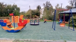 В Петровском округе на территории детсада появилась новая детская площадка