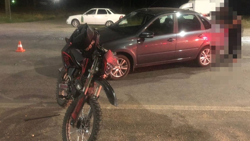 14-летний подросток на спортинвентаре пострадал в ДТП в Будённовском округе