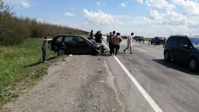 Водителя «Лады» выбросило в окно перевернувшегося автомобиля под Невинномысском