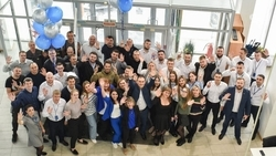 Автосалоны FRESH набирают сотрудников