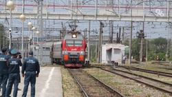 Поезд из Крыма вовремя не прибыл в Кисловодск из-за перекрытия моста