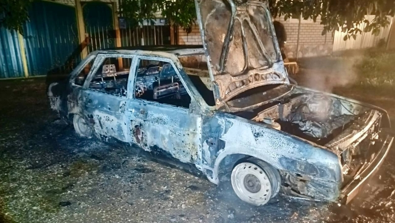 В Советском округе мужчина поджёг свою машину после ссоры с супругой
