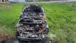 В результате аварии на въезде в Ставрополь сгорел автомобиль 
