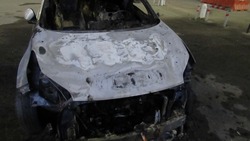 Пятигорчанин из-за давней обиды на знакомую подкупил двух мужчин для поджога её автомобиля