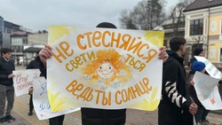 Участники «МужПарада» подарили цветы женщинам в Кисловодске 8 марта