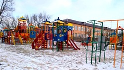 Новую детскую площадку за 2,3 миллиона рублей обустроили в ставропольском селе